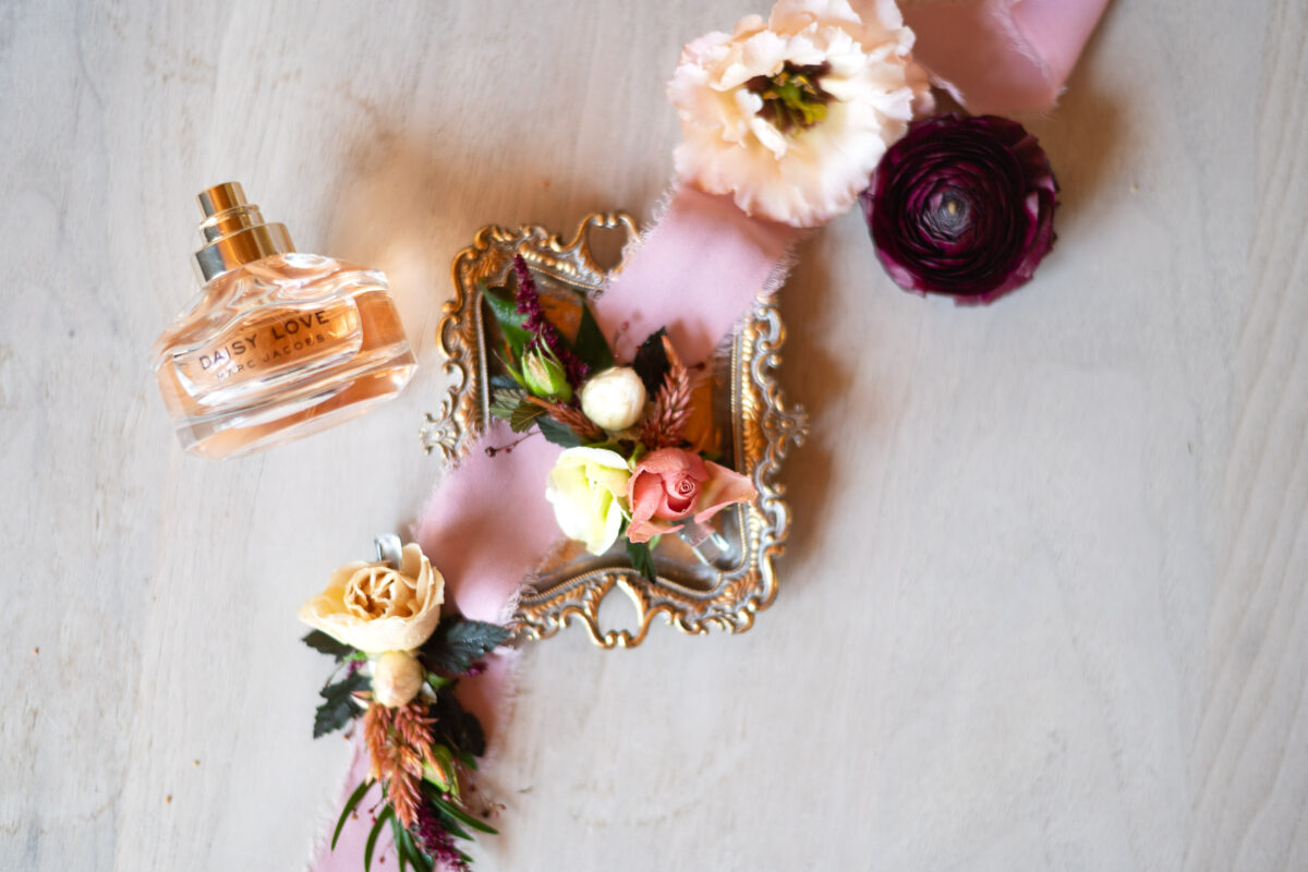 wedding details perfume flowers