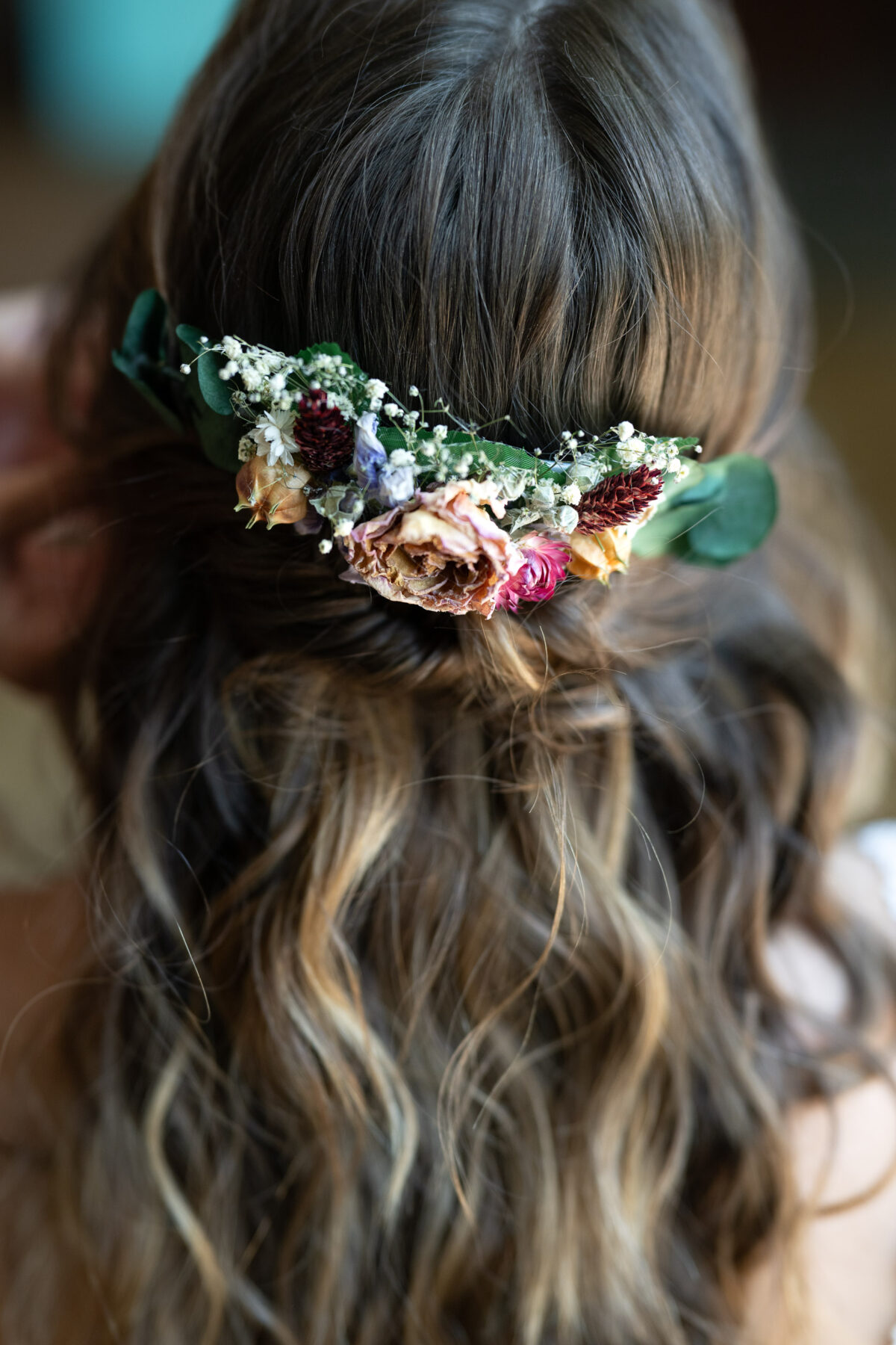 bride hair flowers